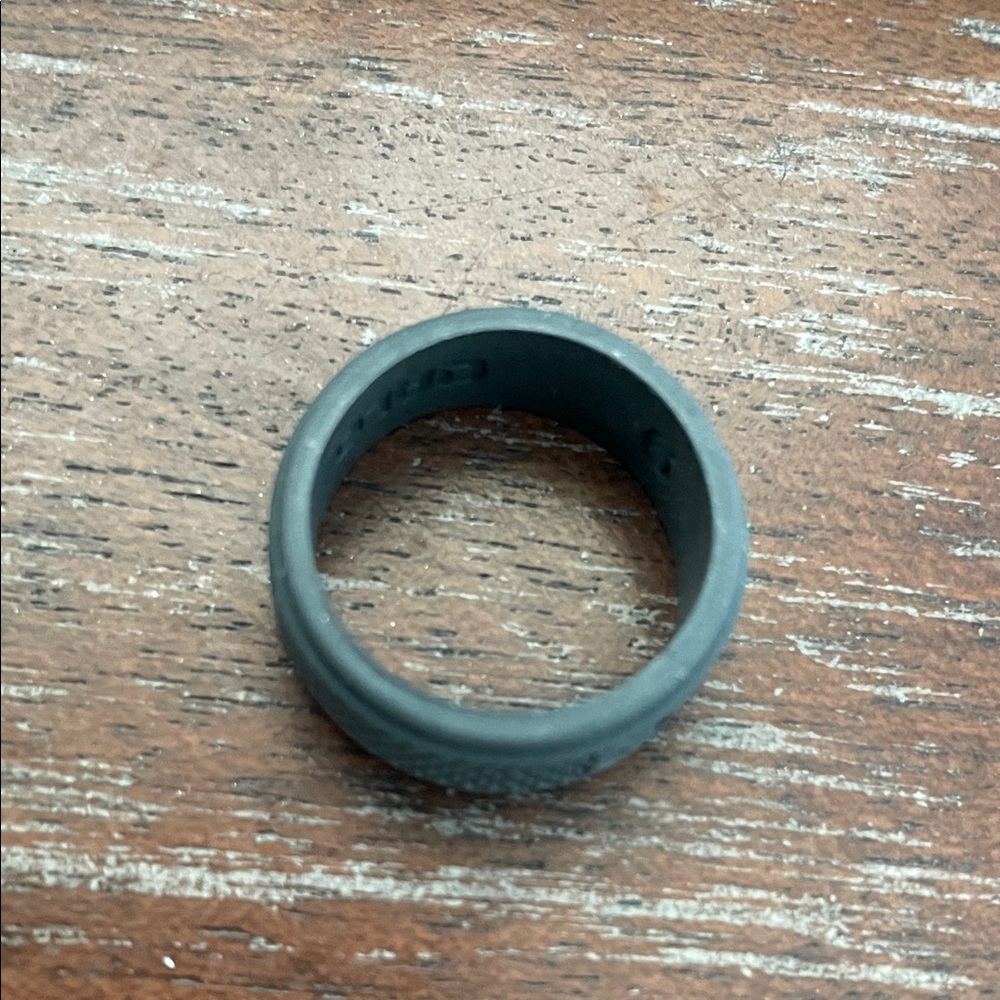 QALO Men's Silicone Ring - Gray size 9 NWOT - Picture 5 of 9